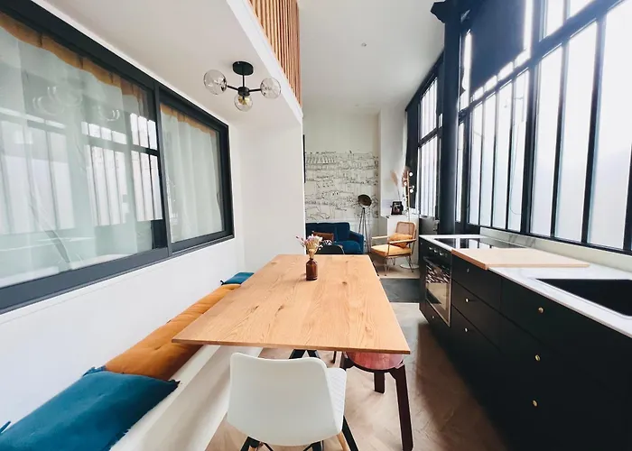 Montmartre Marvel! Designer Apartment Near Metro
