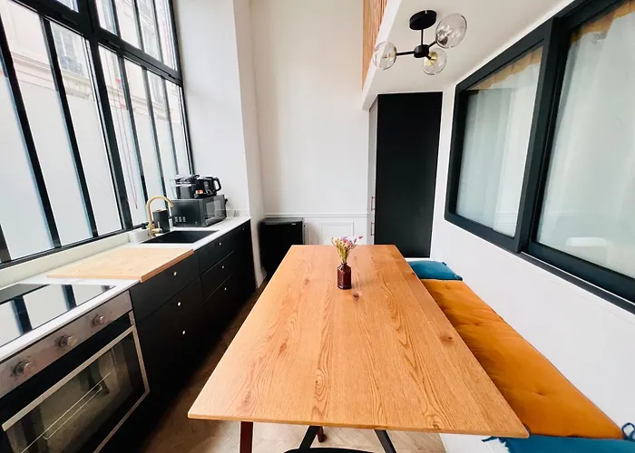 Montmartre Marvel! Designer Apartment Near Metro